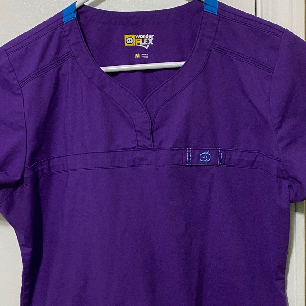 Wink Wonder Flex Scrub Top M Purple V-neck Healthcare Uniform Medical Nurse Tech